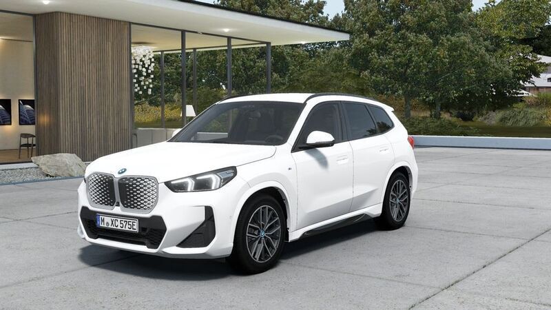 Alpinweiss iii Neu 2025 BMW iX1 M Sport SUV | 45.592 € (Superpreis) - Bild 1/4