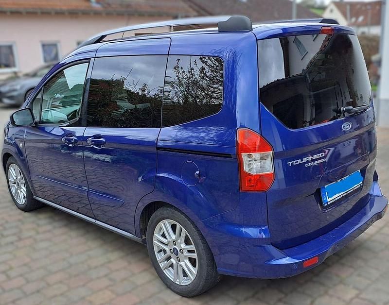 Gebraucht Ford Tourneo Courier Titanium 101 PS (74 kW) 2017 Blau Van / Kleinbus