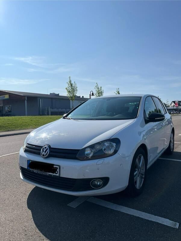 Weiß Gebraucht 2012 VW Golf VII Match Kleinwagen | 5.990 € (Guter Preis) - Bild 1/4