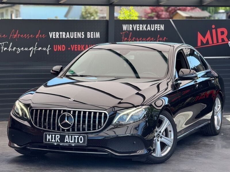 Schwarz Gebraucht 2018 Mercedes E220 Limousine | 16.900 € (Guter Preis) - Bild 1/4