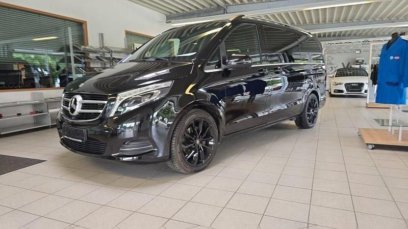 Schwarz Gebraucht 2019 Mercedes V250 Avantgarde Van / Kleinbus | 44.800 € (Guter Preis) - Bild 1/4