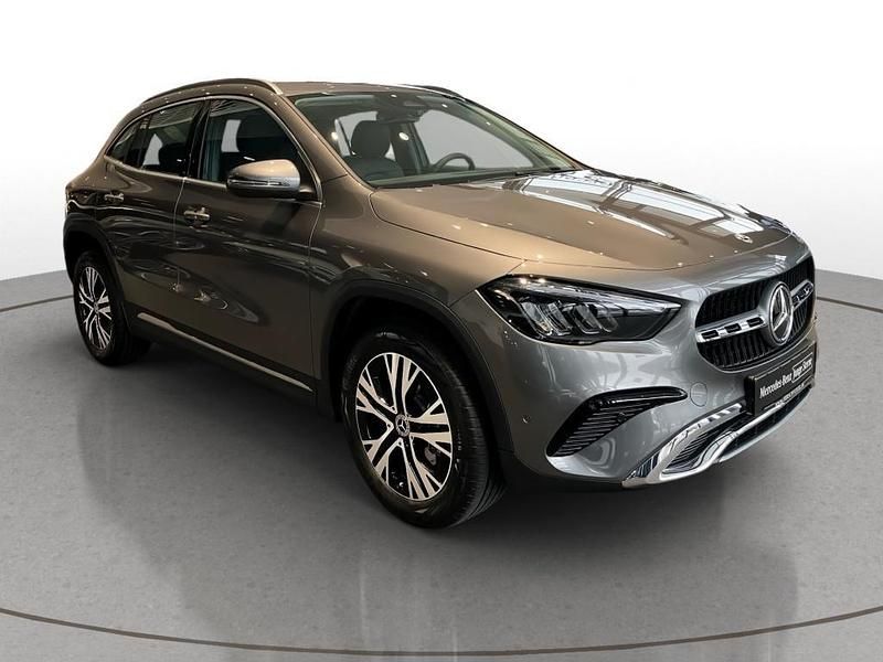 Gebraucht Mercedes GLA200 Progressive 163 PS (119 kW) 2025 Grau SUV