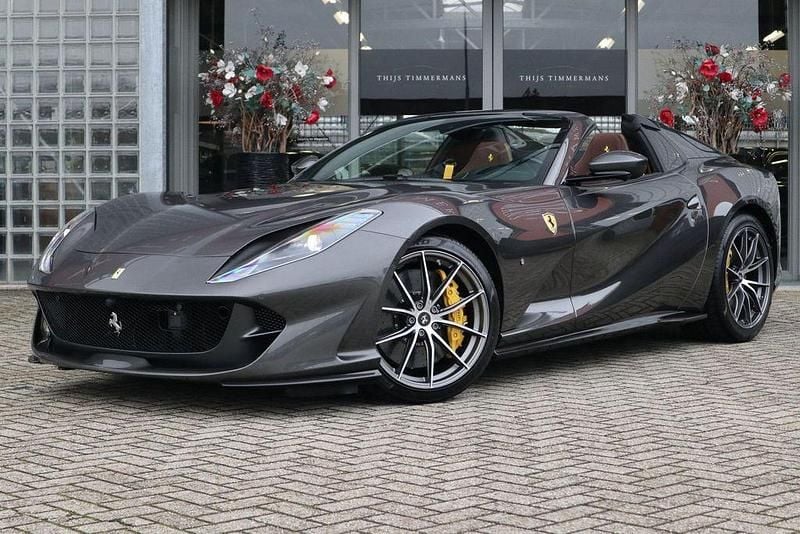 Grau Gebraucht 2022 Ferrari 812 Cabrio | 504.000 € - Bild 1/4