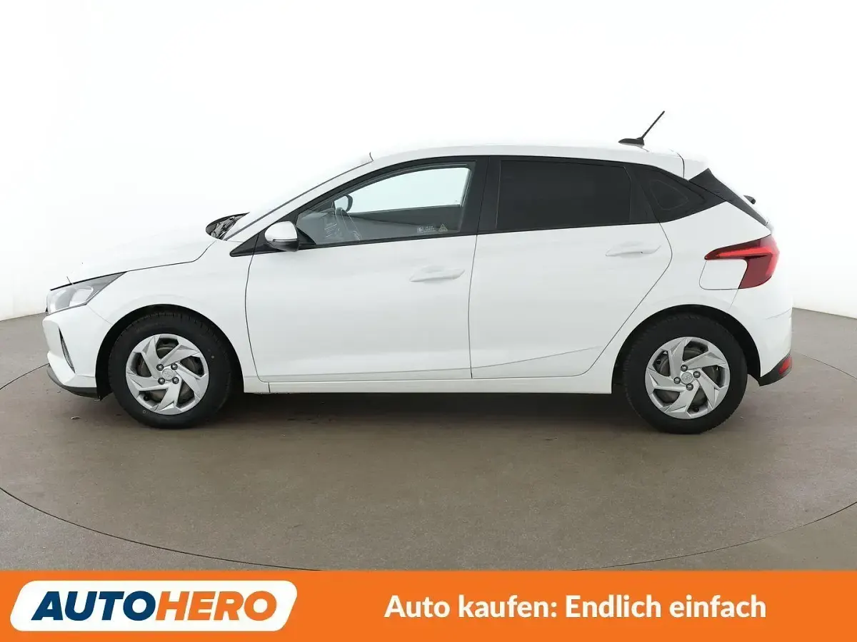 Gebraucht Hyundai i20 Select 84 PS (61 kW) 2022 Weiß Kleinwagen