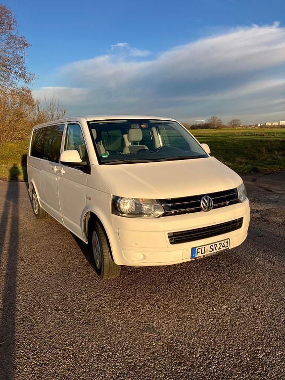 Weiß Gebraucht 2015 VW Caravelle Van / Kleinbus | 13.950 € (Fairer Preis) - Bild 1/4