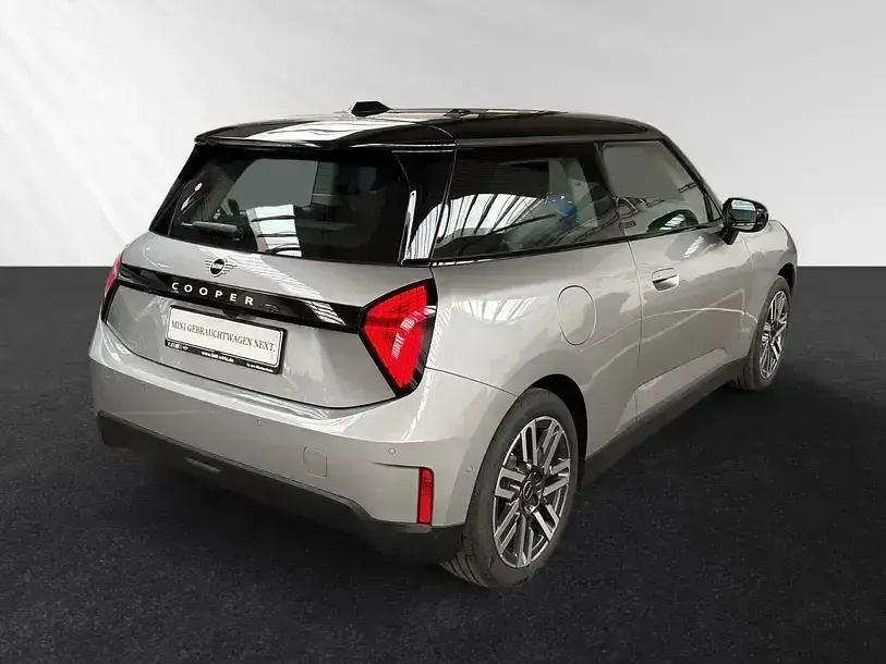 Gebraucht Mini Cooper 135 kW (184 PS) 2025 Melting silver iii Kleinwagen