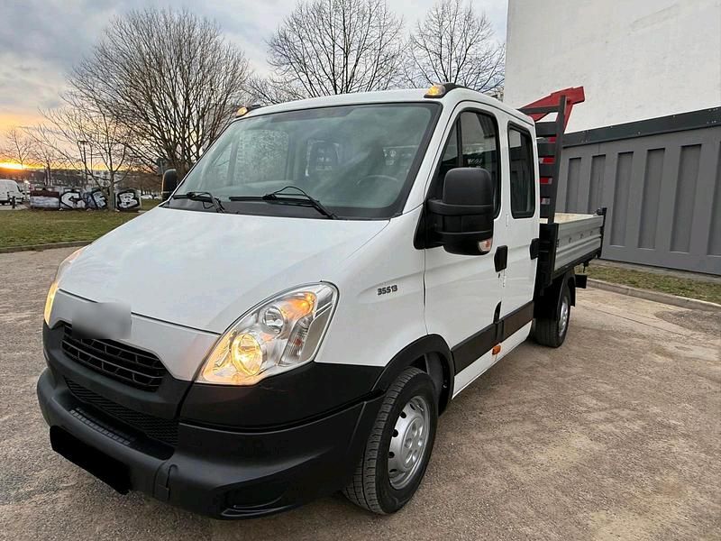 Gebraucht Iveco Daily 126 PS (92 kW) 2012 Weiß Limousine