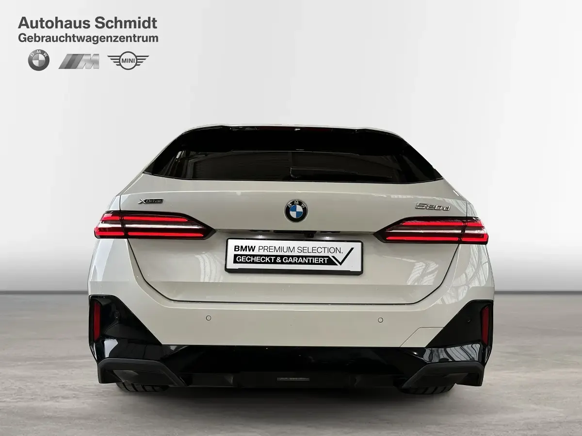 Gebraucht BMW 520 Comfort Edition 197 PS (144 kW) 2025 Mineralweiß Kombi