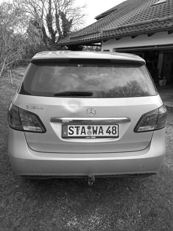 Gebraucht Mercedes B160 90 PS (66 kW) 2017 Silber Van / Kleinbus