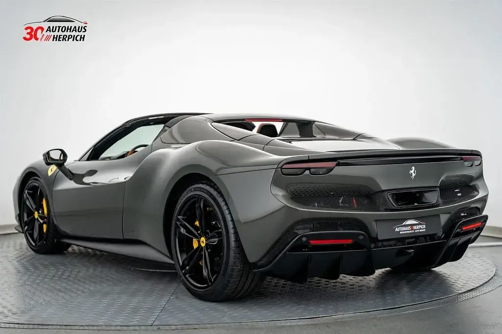 Neu Ferrari 296 829 PS (609 kW) 2025 Grau Cabrio
