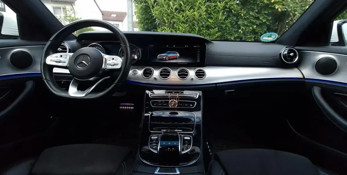 Gebraucht Mercedes E300 AMG line 306 PS (225 kW) 2019 Weiß Kombi