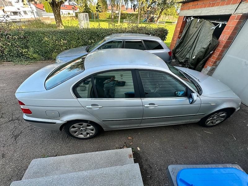 Silber Gebraucht 2003 BMW 320 Limousine | 1.900 € (Superpreis) - Bild 1/4