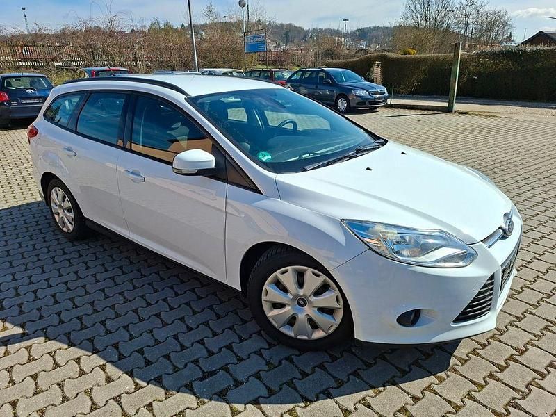 Gebraucht Ford Focus 116 PS (85 kW) 2012 Weiß Kombi