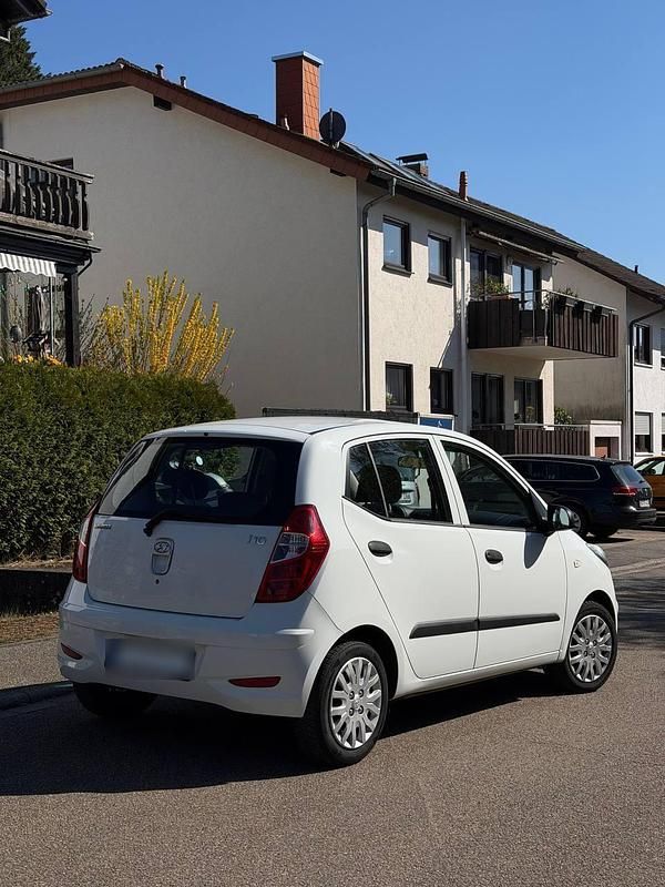 Gebraucht Hyundai i10 69 PS (50 kW) 2011 Weiß Kleinwagen