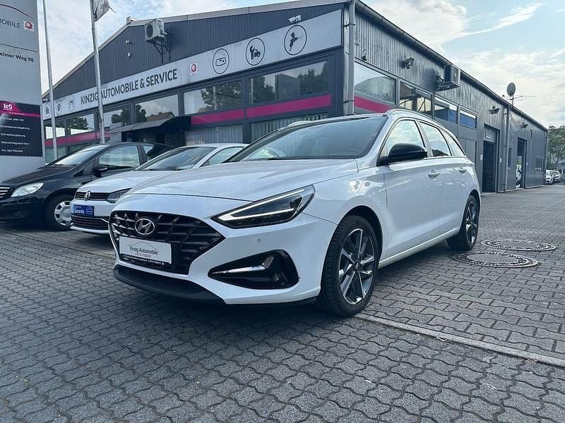Weiß Gebraucht 2021 Hyundai i30 Edition 30+ Kombi | 11.999 € (Guter Preis) - Bild 1/4