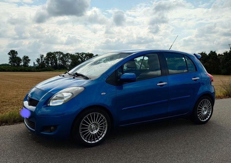 Blau Gebraucht 2011 Toyota Yaris Kleinwagen | 2.800 € (Superpreis) - Bild 1/4