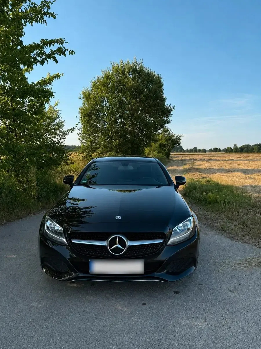 Gebraucht Mercedes C180 156 PS (114 kW) 2019 Schwarz Coupé