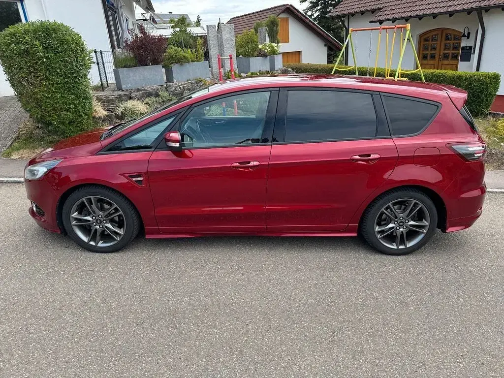 Gebraucht Ford S-MAX ST-Line 241 PS (177 kW) 2018 Rot Van / Kleinbus