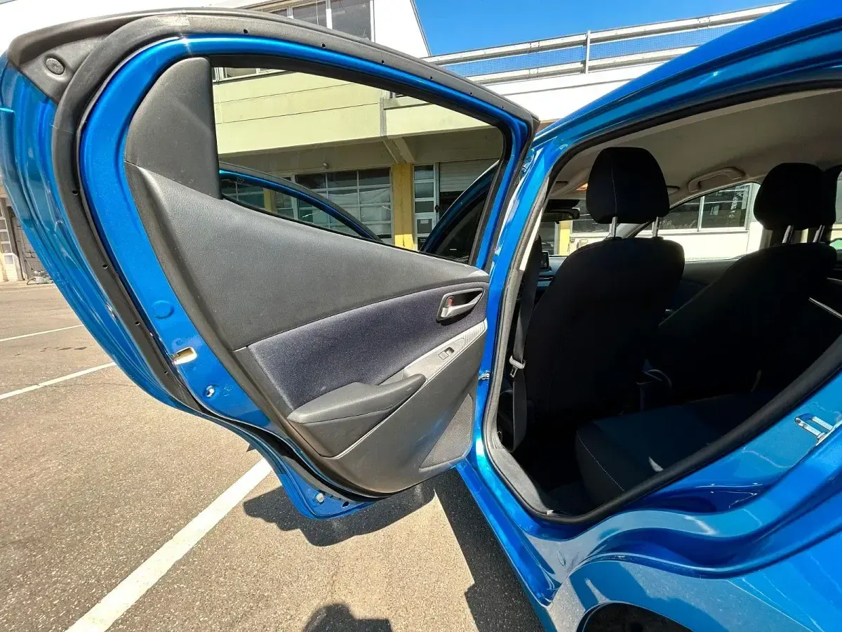 Gebraucht Mazda 2 Exclusive-Line 90 PS (66 kW) 2015 Blau Kleinwagen