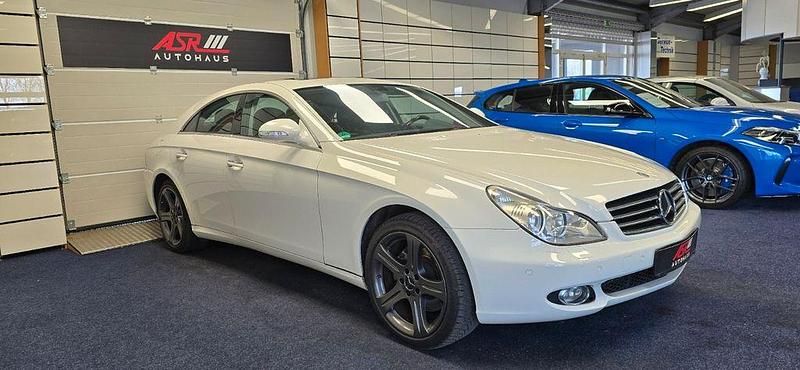 Gebraucht Mercedes CLS500 387 PS (284 kW) 2007 Weiß Limousine