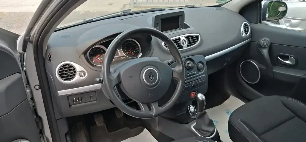 Gebraucht Renault Clio III Dynamique 75 PS (55 kW) 2009 Grau Limousine
