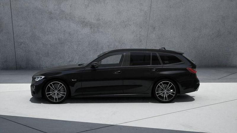 Gebraucht BMW 320e M Sport 204 PS (150 kW) 2022 Schwarz Kombi