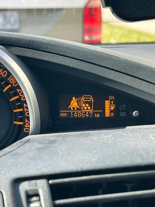 Gebraucht Toyota Verso 147 PS (108 kW) 2010 Rot Van / Kleinbus