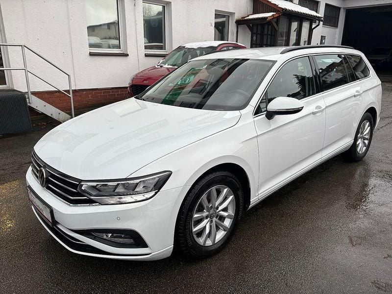 Pure white Gebraucht 2020 VW Passat Business Kombi | 19.990 € (Fairer Preis) - Bild 1/4