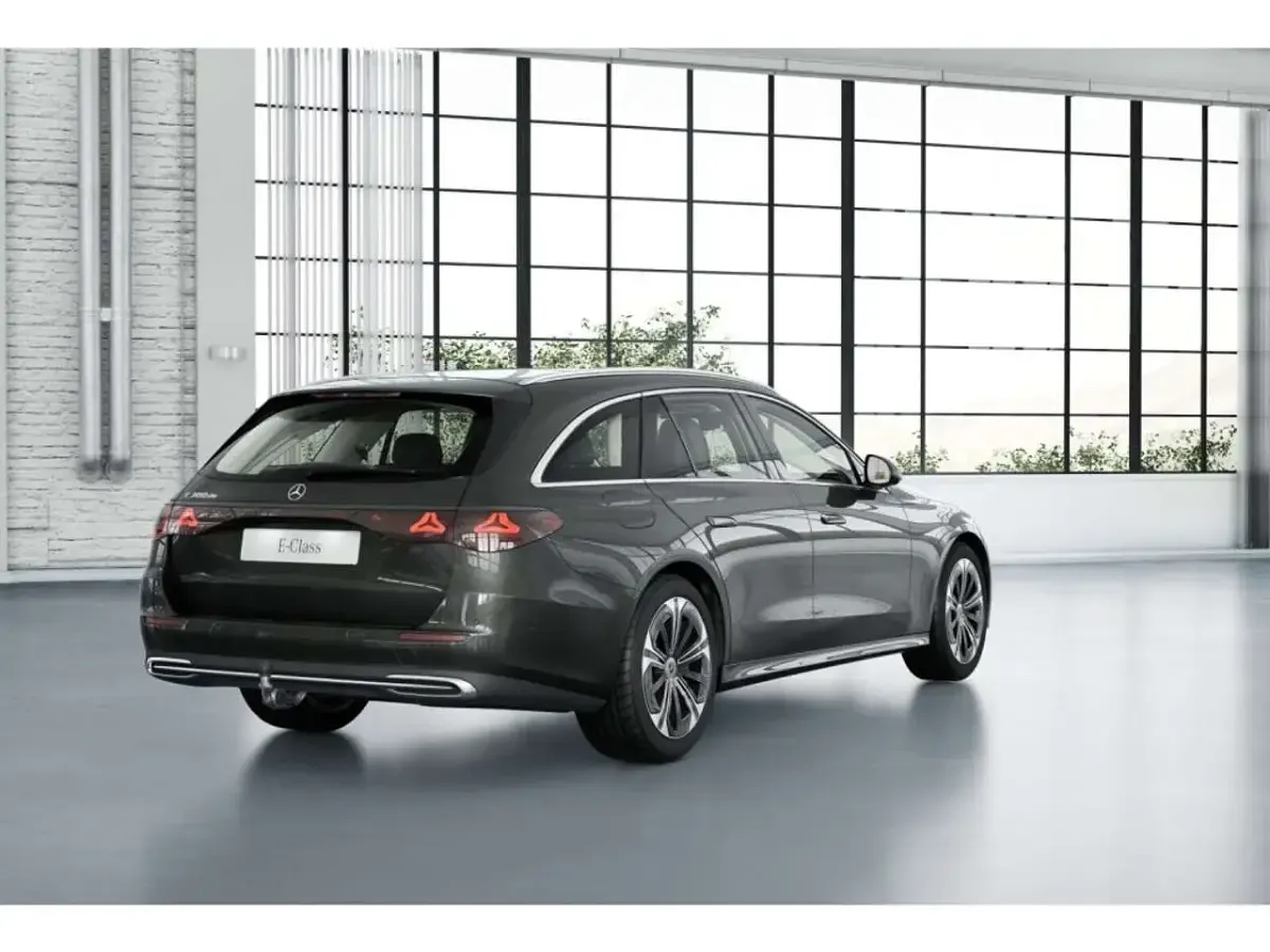Gebraucht Mercedes E300 197 PS (144 kW) 2025 Grau Kombi