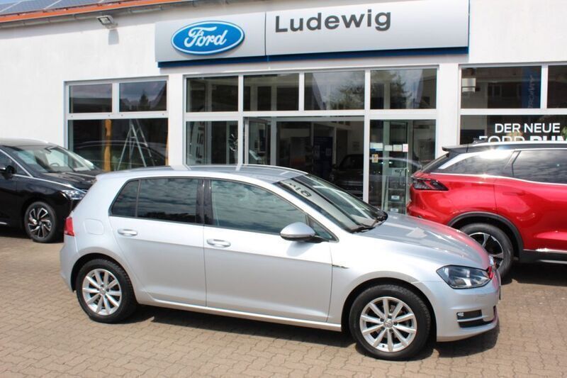 Silber Gebraucht 2016 VW Golf VII LOUNGE Limousine | 13.990 € (Guter Preis) - Bild 1/4