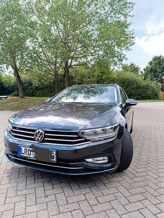 Grau Gebraucht 2021 VW Passat Business Kombi | 21.999 € (Etwas zu teuer) - Bild 1/4