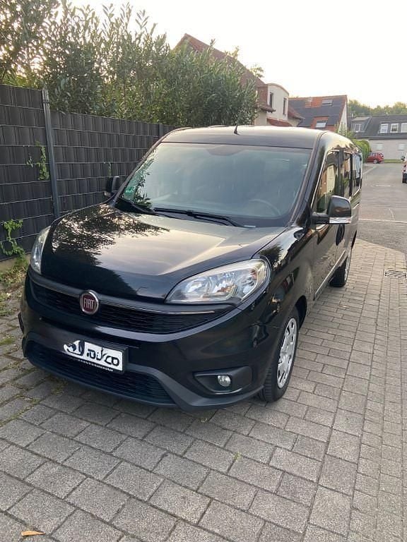 Schwarz Gebraucht 2017 Fiat Doblò Van / Kleinbus | 7.900 € (Fairer Preis) - Bild 1/4