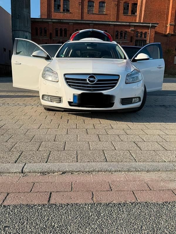 Gebraucht Opel Insignia 130 PS (95 kW) 2012 Weiß Kombi