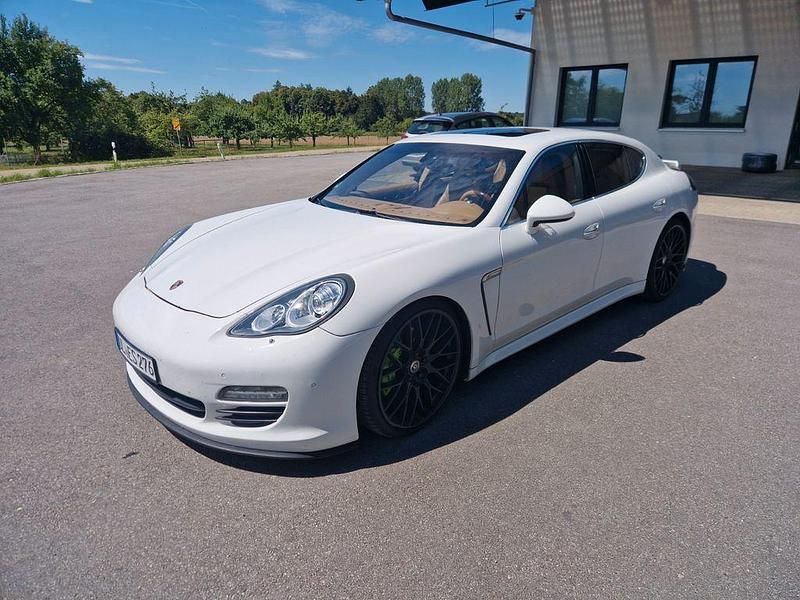Weiß Gebraucht 2009 Porsche Panamera 4S Limousine | 29.900 € (Fairer Preis) - Bild 1/4