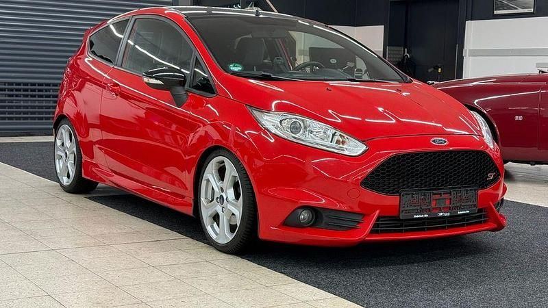 Gebraucht Ford Fiesta ST 182 PS (133 kW) 2014 Rot Kleinwagen