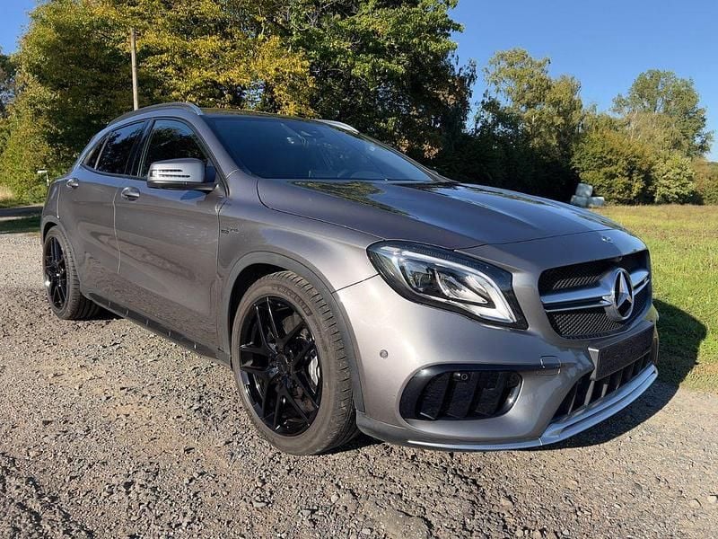 Grau Gebraucht 2019 Mercedes GLA45 AMG AMG SUV | 33.900 € - Bild 1/4