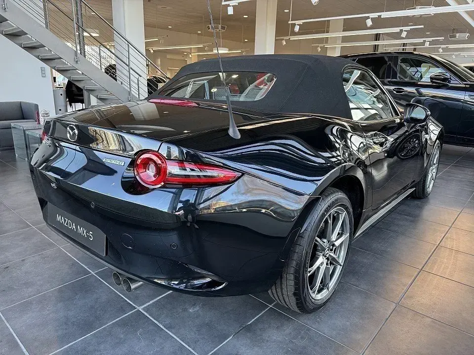 Neu Mazda MX5 Exclusive-Line 132 PS (97 kW) 2025 Schwarz Cabrio
