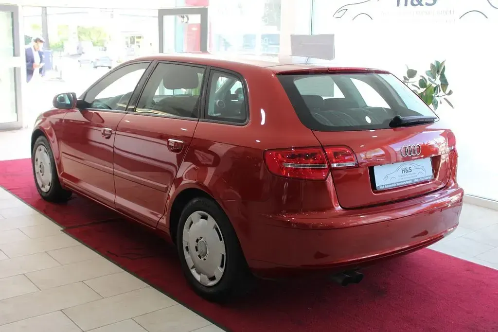 Używany Audi A3 Attraction 125 KM (91 kW) 2012 Czerwony Hatchback