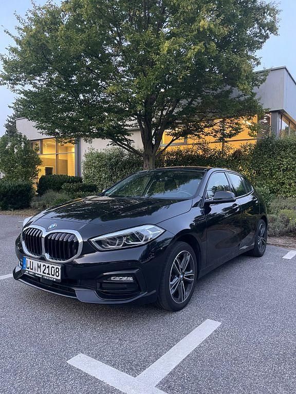 Schwarz Gebraucht 2019 BMW 116 Sport Line Kleinwagen | 16.200 € (Guter Preis) - Bild 1/4
