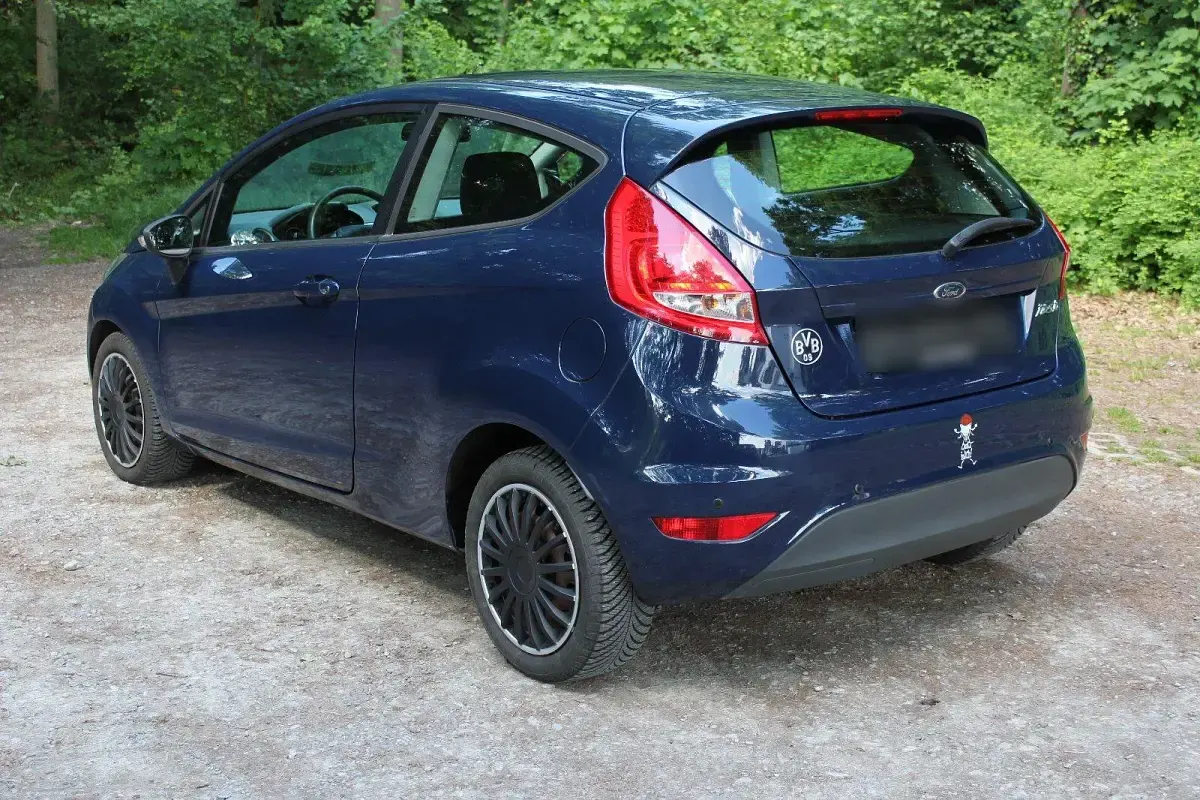 Gebraucht Ford Fiesta Trend 60 PS (44 kW) 2010 Blau Kleinwagen