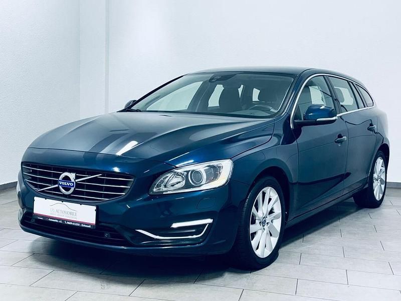 Blau Gebraucht 2015 Volvo V60 Momentum Kombi | 9.780 € (Superpreis) - Bild 1/4