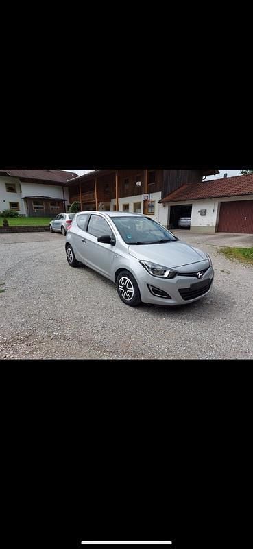 Gebraucht Hyundai i20 Edition 86 PS (63 kW) 2014 Silber Kleinwagen