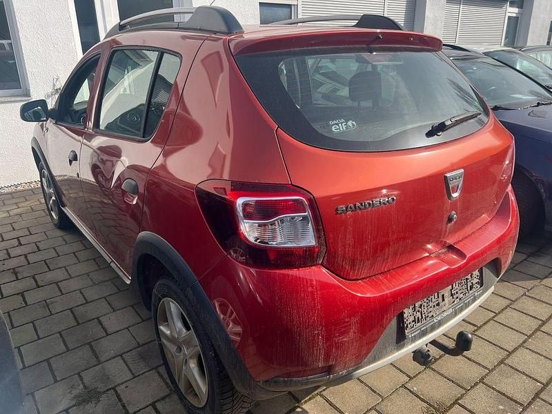 Gebraucht Dacia Sandero Stepway 90 PS (66 kW) 2014 Rot Limousine