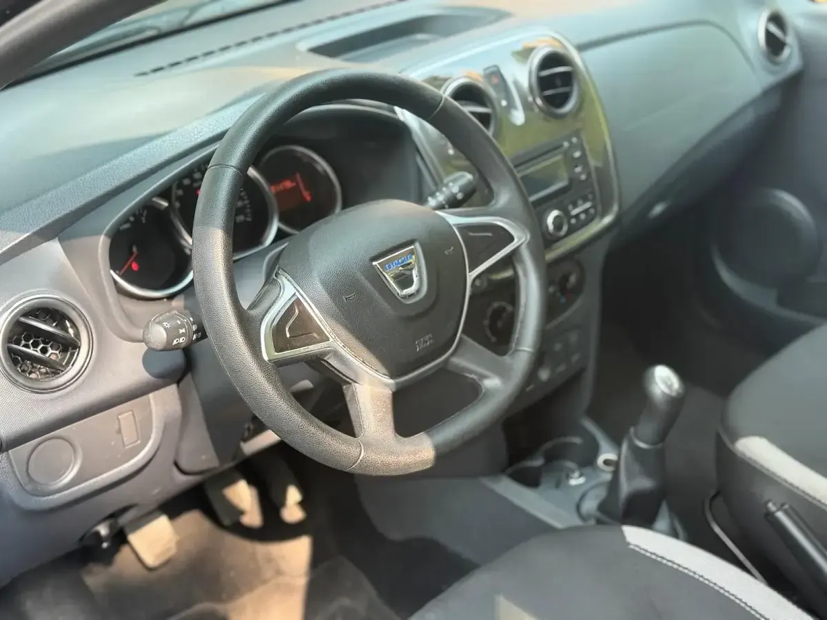 Gebraucht Dacia Sandero Stepway 73 PS (53 kW) 2019 Schwarz SUV