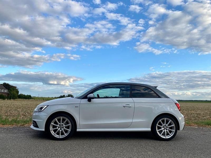 Weiß Gebraucht 2015 Audi A1 Sport Kleinwagen | 16.995 € (Etwas zu teuer) - Bild 1/4