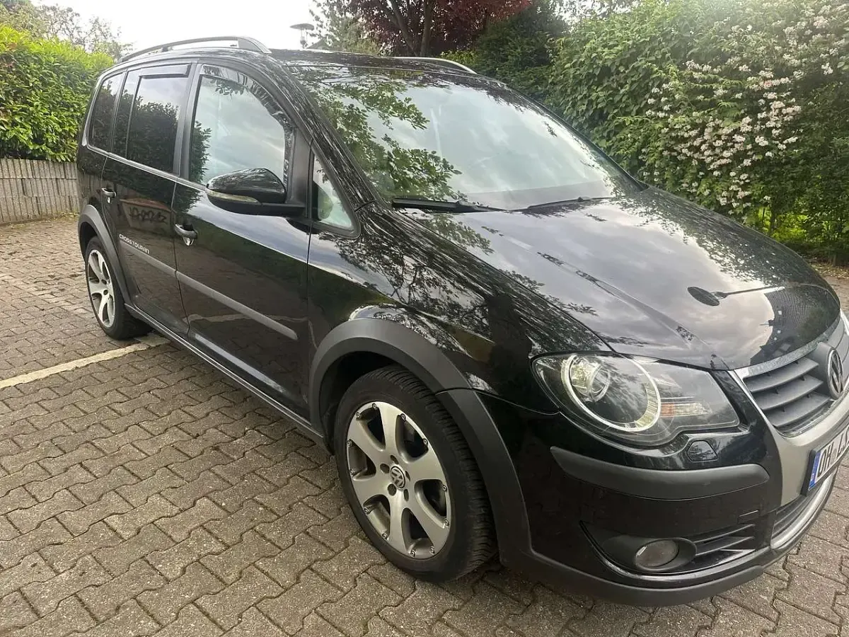 Gebraucht VW Touran Cross Highline 170 PS (125 kW) 2010 Deep black perleffekt Van / Kleinbus