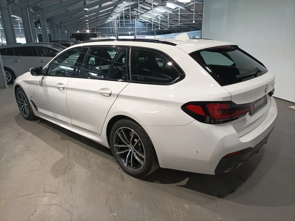 Gebraucht BMW 530 M Sport 286 PS (210 kW) 2022 Weiß Kombi