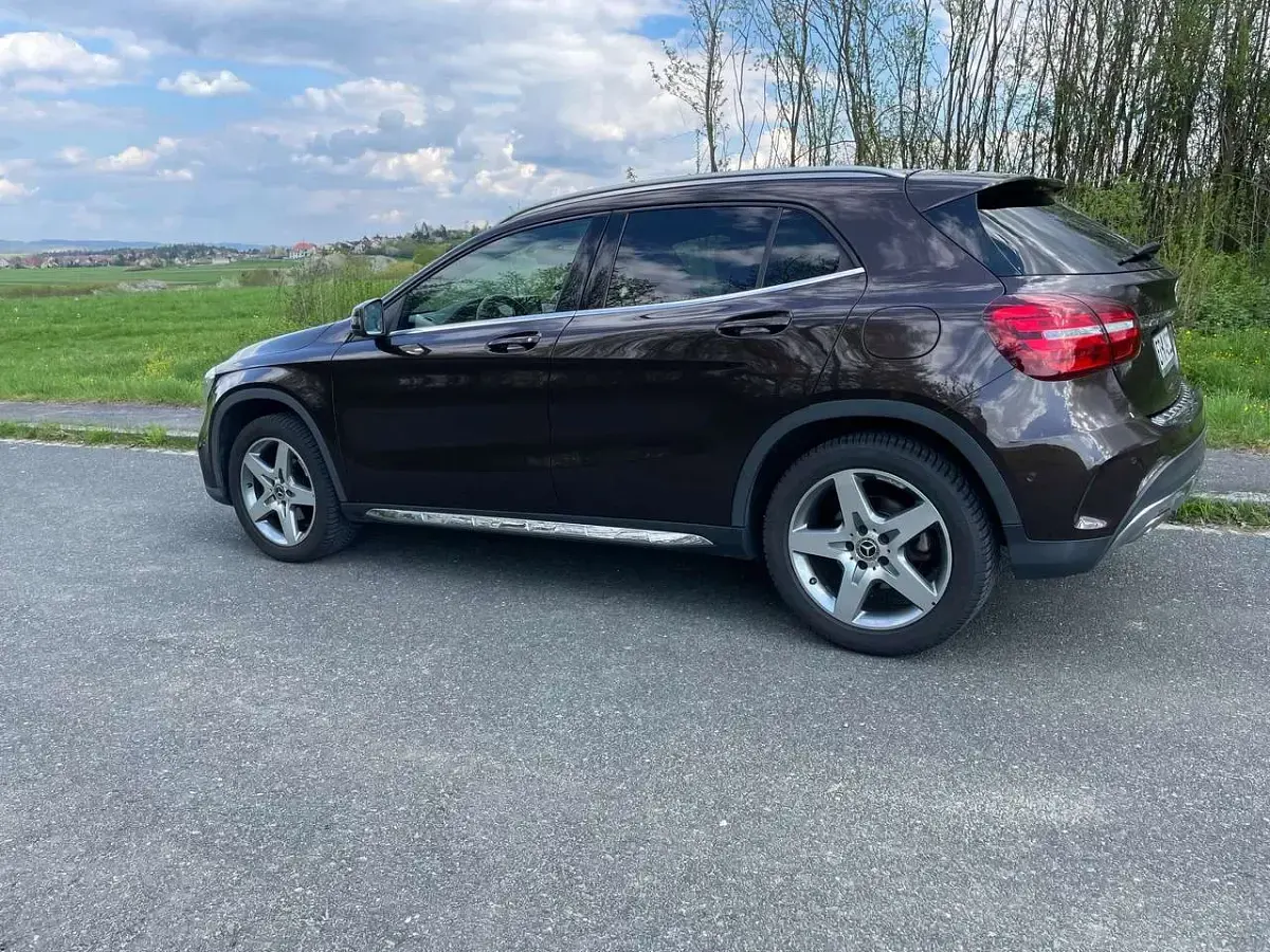 Gebraucht Mercedes GLA200 AMG line 156 PS (114 kW) 2017 Braun SUV