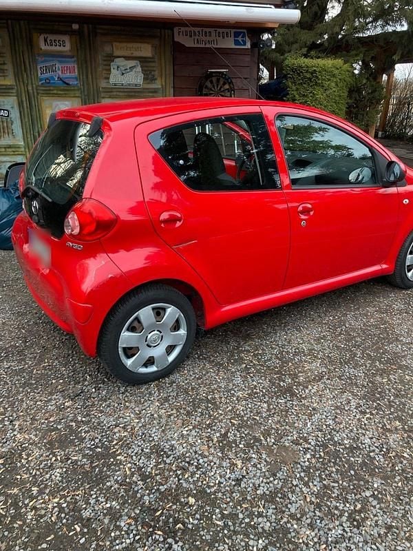 Gebraucht Toyota Aygo 67 PS (49 kW) 2007 Rot Kleinwagen
