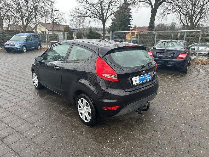 Gebraucht Ford Fiesta Trend 60 PS (44 kW) 2011 Pantherschwarz metallic Kleinwagen